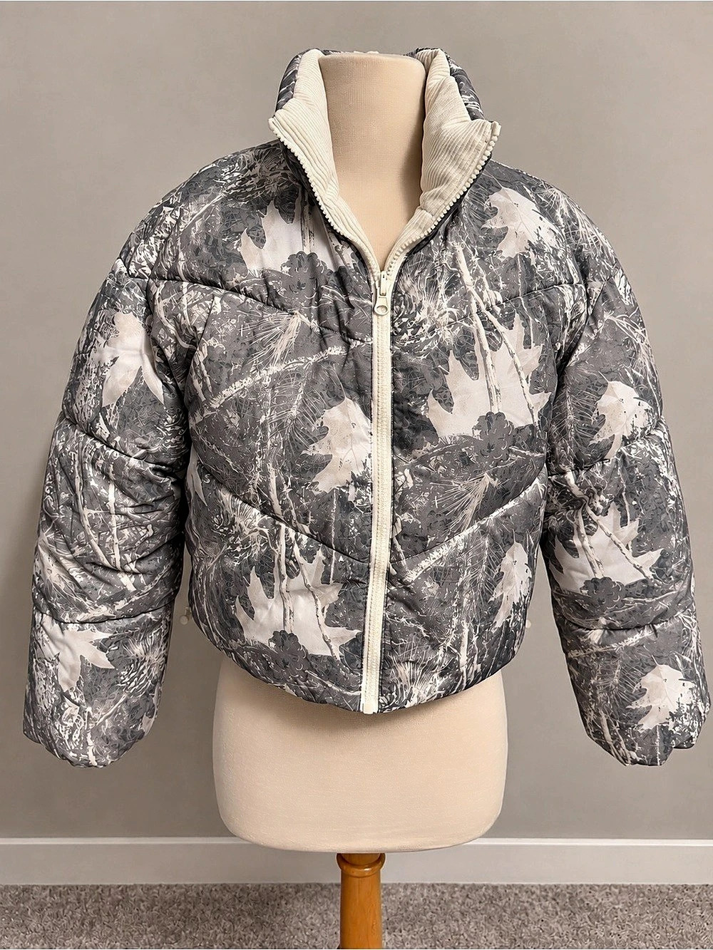 Arizona Jean Co. Camo Puffer Jacket in White & Gray Size XS